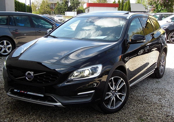 Volvo V60 Cross Country cena 62800 przebieg: 241000, rok produkcji 2015 z Rzeszów małe 631